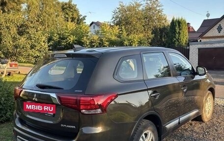 Mitsubishi Outlander III рестайлинг 3, 2019 год, 2 055 000 рублей, 13 фотография
