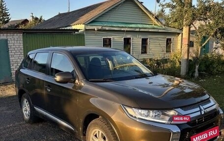 Mitsubishi Outlander III рестайлинг 3, 2019 год, 2 055 000 рублей, 8 фотография