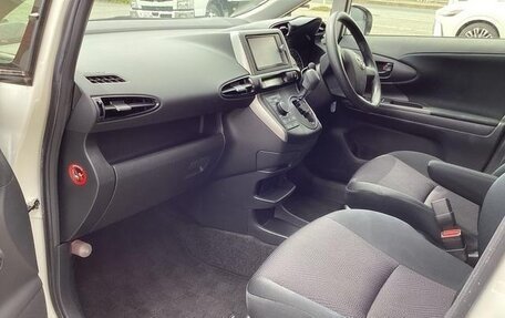 Toyota Wish II, 2017 год, 1 218 009 рублей, 13 фотография