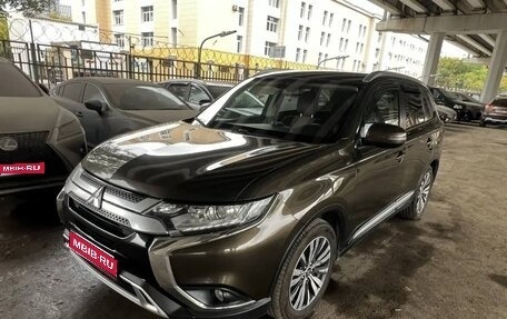 Mitsubishi Outlander III рестайлинг 3, 2020 год, 2 150 000 рублей, 1 фотография