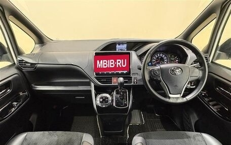 Toyota Voxy III, 2021 год, 1 713 009 рублей, 8 фотография