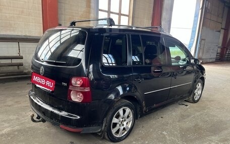 Volkswagen Touran III, 2007 год, 800 000 рублей, 3 фотография