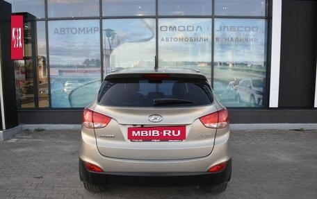Hyundai ix35 I рестайлинг, 2010 год, 900 000 рублей, 6 фотография