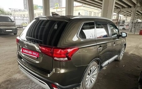 Mitsubishi Outlander III рестайлинг 3, 2020 год, 2 150 000 рублей, 2 фотография