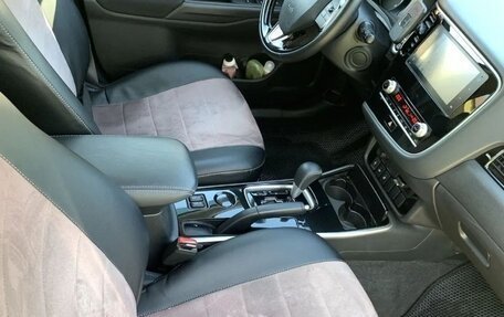 Mitsubishi Outlander III рестайлинг 3, 2020 год, 2 150 000 рублей, 7 фотография