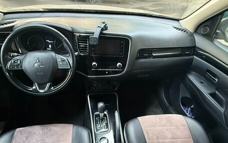 Mitsubishi Outlander III рестайлинг 3, 2020 год, 2 150 000 рублей, 8 фотография