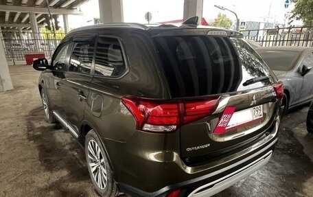 Mitsubishi Outlander III рестайлинг 3, 2020 год, 2 150 000 рублей, 4 фотография