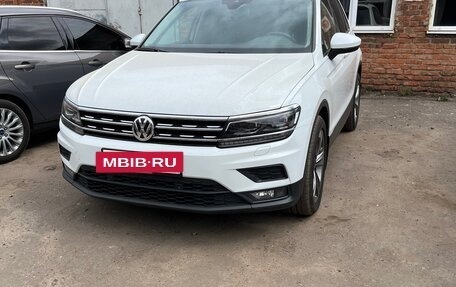 Volkswagen Tiguan II, 2019 год, 2 450 000 рублей, 2 фотография