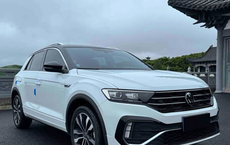 Volkswagen T-Roc I, 2022 год, 1 890 000 рублей, 3 фотография