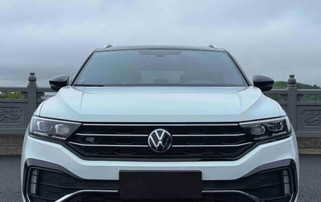 Volkswagen T-Roc I, 2022 год, 1 890 000 рублей, 2 фотография