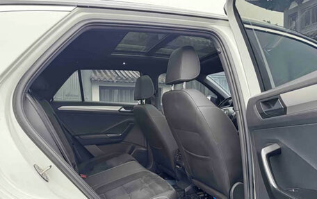 Volkswagen T-Roc I, 2022 год, 1 890 000 рублей, 15 фотография