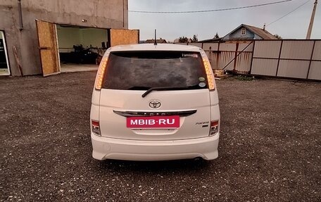 Toyota ISis I, 2012 год, 1 280 000 рублей, 5 фотография