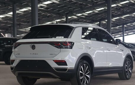 Volkswagen T-Roc I, 2023 год, 1 870 000 рублей, 6 фотография