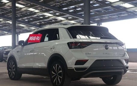 Volkswagen T-Roc I, 2023 год, 1 870 000 рублей, 4 фотография