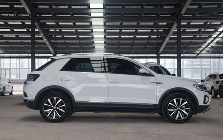 Volkswagen T-Roc I, 2023 год, 1 870 000 рублей, 7 фотография