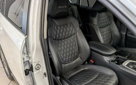 Toyota RAV4, 2020 год, 3 300 000 рублей, 23 фотография