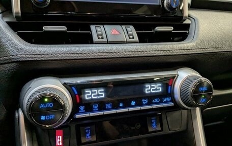 Toyota RAV4, 2020 год, 3 300 000 рублей, 17 фотография