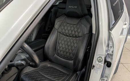 Toyota RAV4, 2020 год, 3 300 000 рублей, 26 фотография