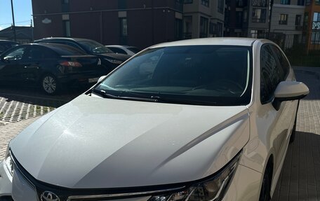 Toyota Corolla, 2019 год, 1 990 000 рублей, 2 фотография