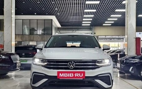 Volkswagen Tiguan II, 2022 год, 2 430 005 рублей, 2 фотография