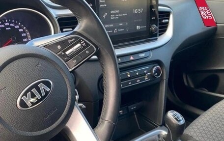 KIA XCeed I, 2019 год, 1 750 000 рублей, 3 фотография