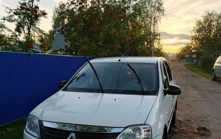 Renault Logan II, 2017 год, 450 000 рублей, 1 фотография