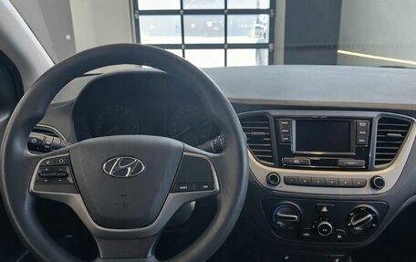 Hyundai Solaris II рестайлинг, 2017 год, 1 100 000 рублей, 11 фотография