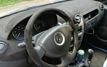 Renault Logan II, 2017 год, 450 000 рублей, 3 фотография
