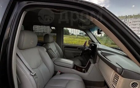 Cadillac Escalade II, 2003 год, 1 650 000 рублей, 9 фотография