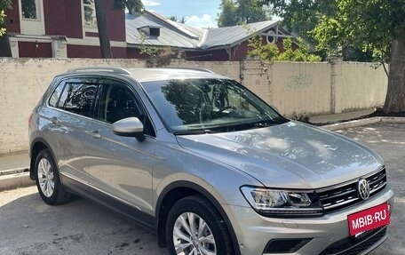 Volkswagen Tiguan II, 2017 год, 2 450 000 рублей, 2 фотография