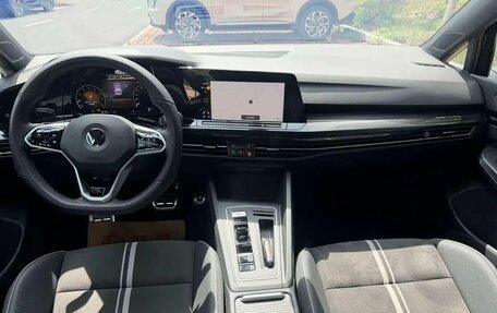 Volkswagen Golf VIII, 2023 год, 2 150 000 рублей, 9 фотография