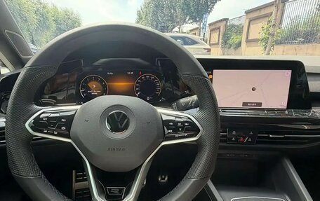 Volkswagen Golf VIII, 2023 год, 2 150 000 рублей, 10 фотография
