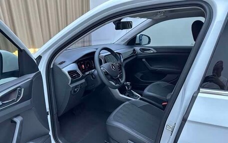 Volkswagen T-Cross I, 2023 год, 1 950 000 рублей, 8 фотография