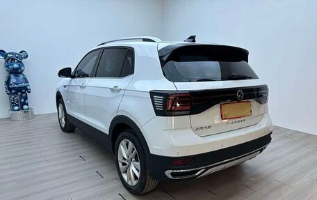 Volkswagen T-Cross I, 2023 год, 1 950 000 рублей, 5 фотография