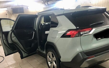 Toyota RAV4, 2020 год, 2 700 000 рублей, 2 фотография