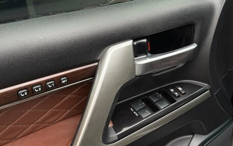 Toyota Land Cruiser 200, 2016 год, 5 490 000 рублей, 24 фотография