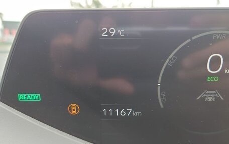 Toyota Prius IV XW50, 2024 год, 3 800 000 рублей, 15 фотография