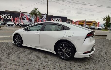 Toyota Prius IV XW50, 2024 год, 3 800 000 рублей, 4 фотография