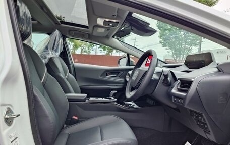 Toyota Prius IV XW50, 2024 год, 3 800 000 рублей, 10 фотография