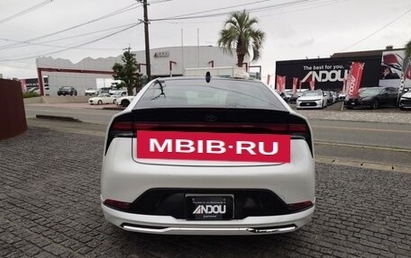 Toyota Prius IV XW50, 2024 год, 3 800 000 рублей, 7 фотография