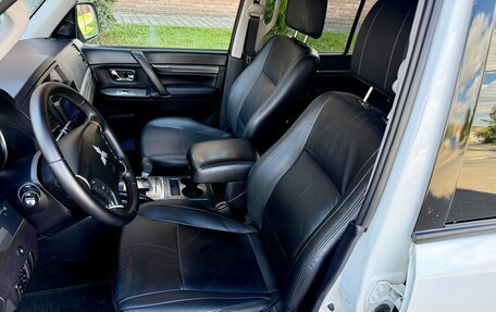 Mitsubishi Pajero IV, 2010 год, 1 585 000 рублей, 13 фотография
