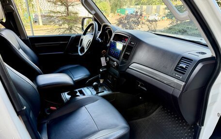 Mitsubishi Pajero IV, 2010 год, 1 585 000 рублей, 14 фотография