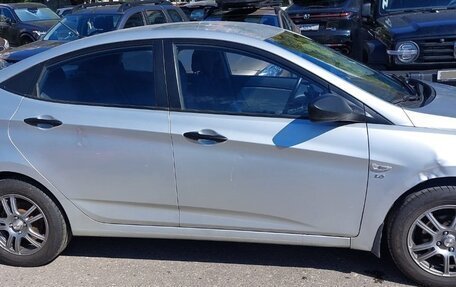 Hyundai Solaris II рестайлинг, 2012 год, 880 000 рублей, 5 фотография