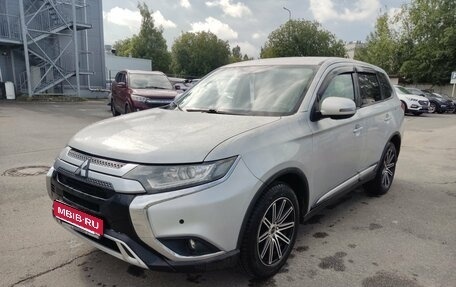 Mitsubishi Outlander III рестайлинг 3, 2019 год, 1 399 000 рублей, 1 фотография