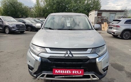 Mitsubishi Outlander III рестайлинг 3, 2019 год, 1 399 000 рублей, 2 фотография