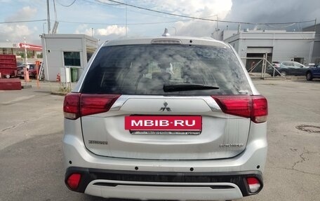 Mitsubishi Outlander III рестайлинг 3, 2019 год, 1 399 000 рублей, 6 фотография