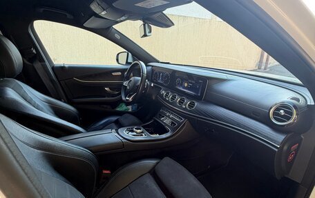 Mercedes-Benz E-Класс, 2017 год, 2 850 000 рублей, 27 фотография