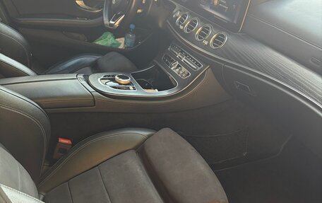 Mercedes-Benz E-Класс, 2017 год, 2 850 000 рублей, 26 фотография