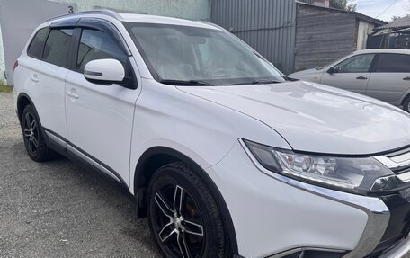 Mitsubishi Outlander III рестайлинг 3, 2016 год, 1 850 000 рублей, 2 фотография
