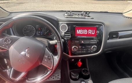 Mitsubishi Outlander III рестайлинг 3, 2016 год, 1 850 000 рублей, 6 фотография